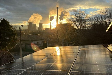 A napelemes fotovoltaikus energia tovább emelkedik, átalakítva az energiatájt
