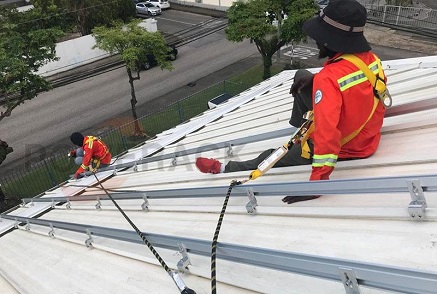 Solar Bracket szerelési megoldások – színes acél cseréptetők projekt