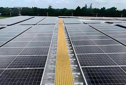 Üvegszállal erősített műanyag rács fotovoltaikus rendszerekhez történő beépítési módja