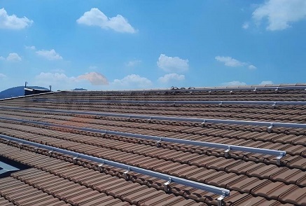 Napelemes cseréptetőre állítható alumínium horog POW-TRH-T29